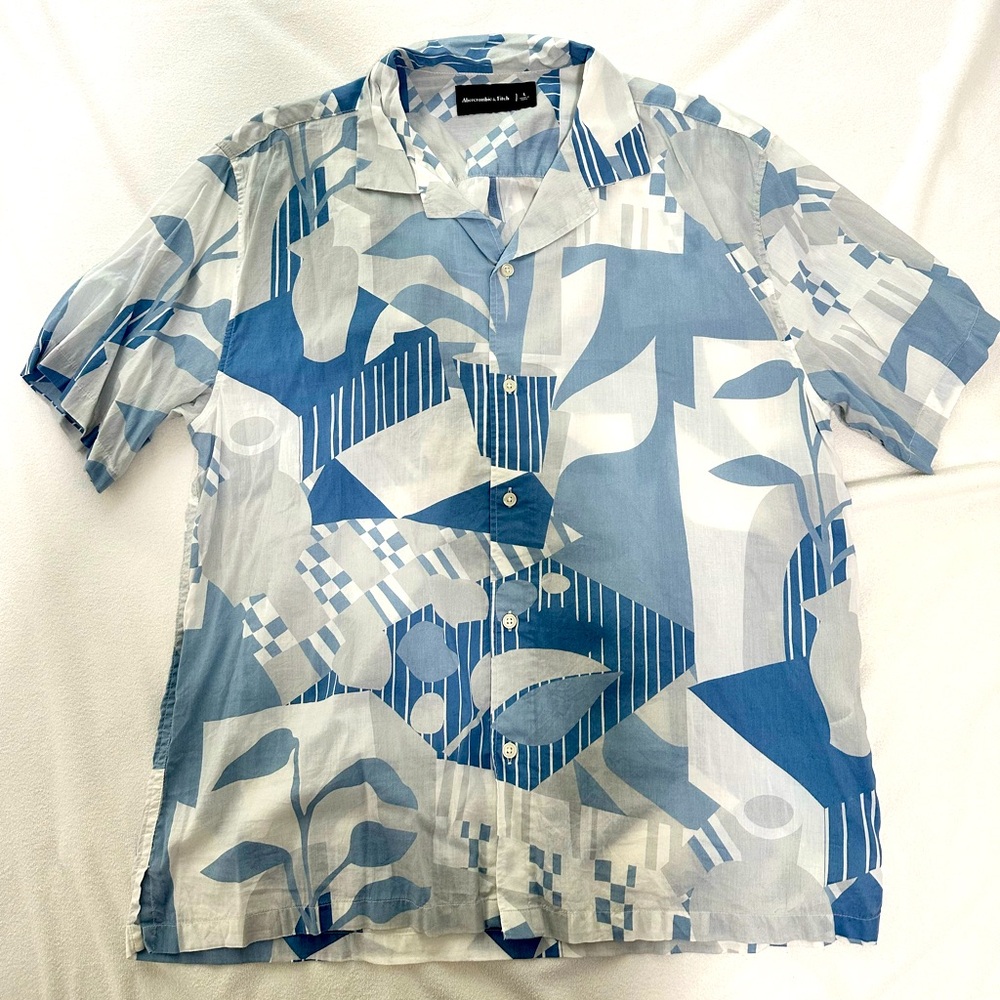 Abercrombie & Fitch Geometric Button Up Short Sleeve Shirt